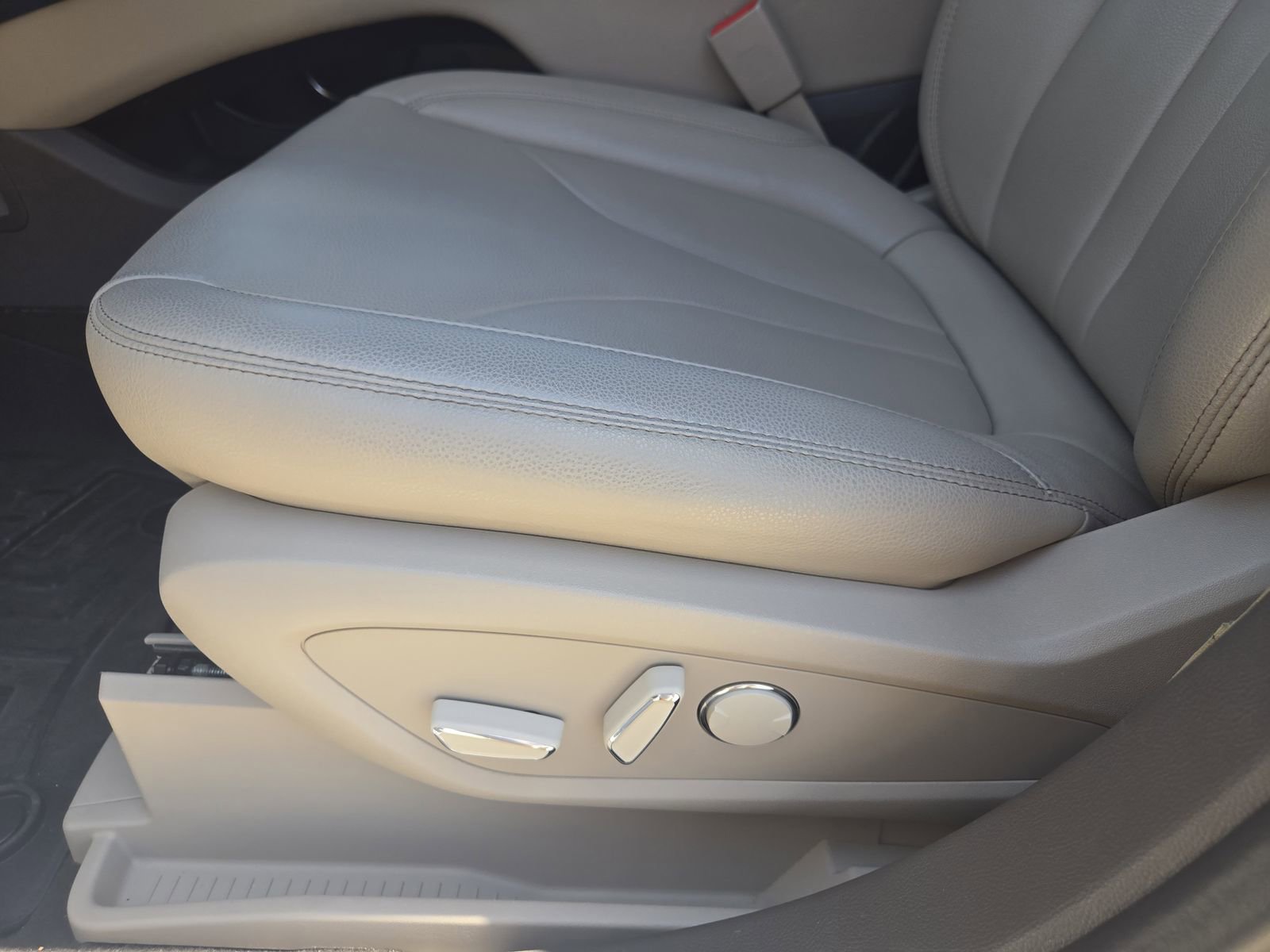 Used 2022 Lincoln Nautilus FWD w/ Premium Package image 27