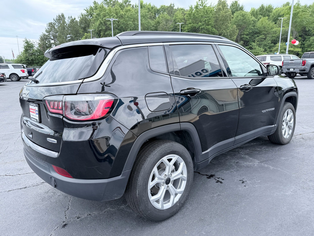 Used 2025 Jeep Compass Latitude AWD/4WD image 7