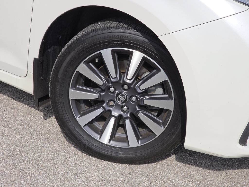 Used 2019 Toyota Sienna Limited AWD/4WD image 6