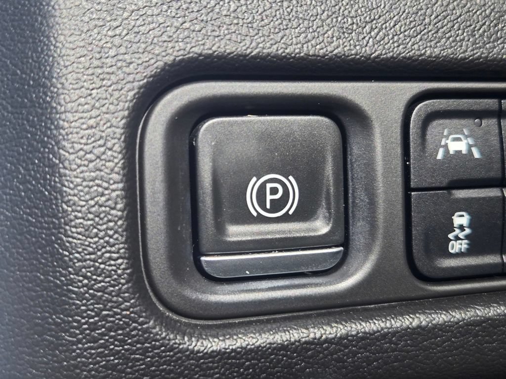 Used 2021 GMC Yukon AT4 w/ AT4 Premium Plus Package AWD/4WD image 18