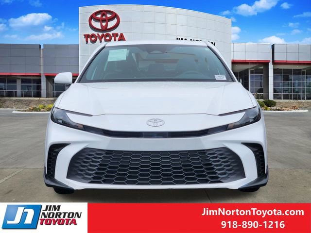 Used 2025 Toyota Camry SE FWD image 2