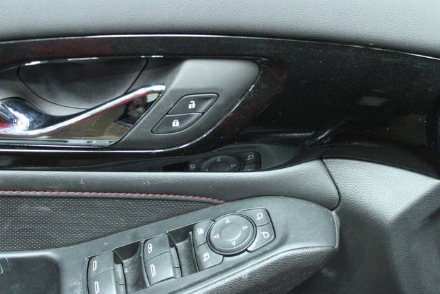 Used 2023 Chevrolet Traverse RS image 19