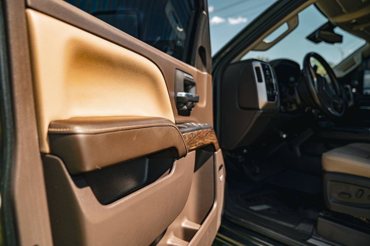 Used 2019 GMC Sierra 2500 Denali w/ Duramax Plus Package AWD/4WD image 18