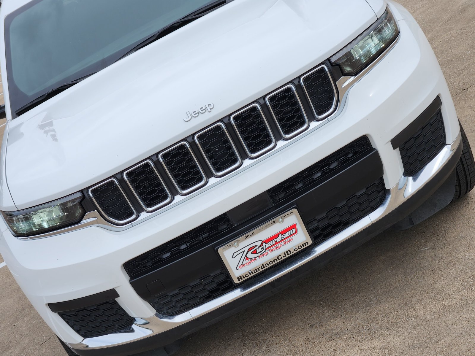 Used 2025 Jeep Grand Cherokee L Laredo w/ Luxury Tech Group I RWD image 14