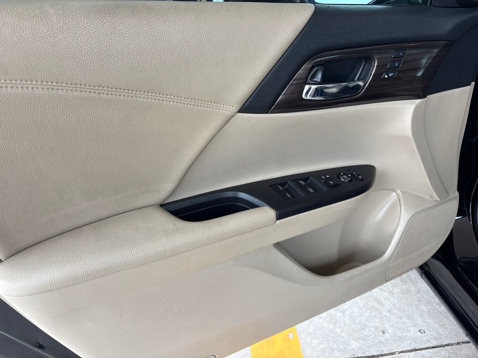 Used 2017 Honda Accord EX-L image 11