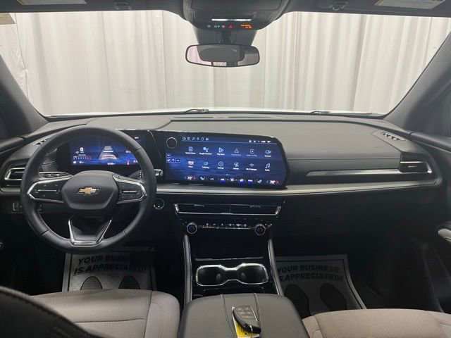 Used 2025 Chevrolet Traverse LT image 5