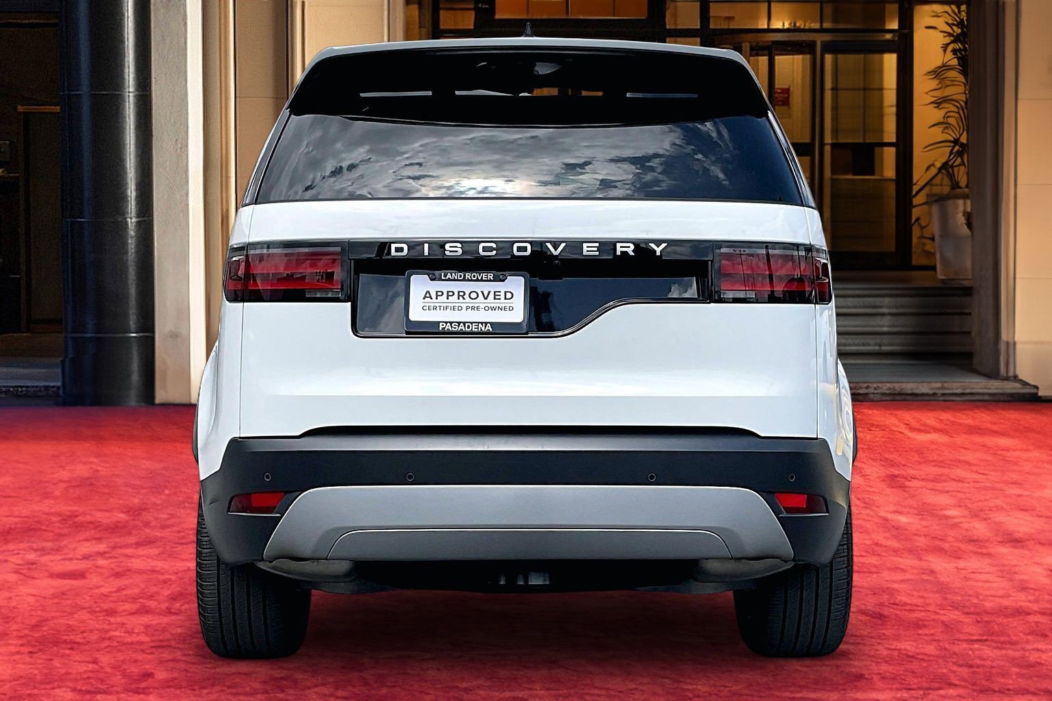 Certified 2025 Land Rover Discovery S AWD/4WD image 4