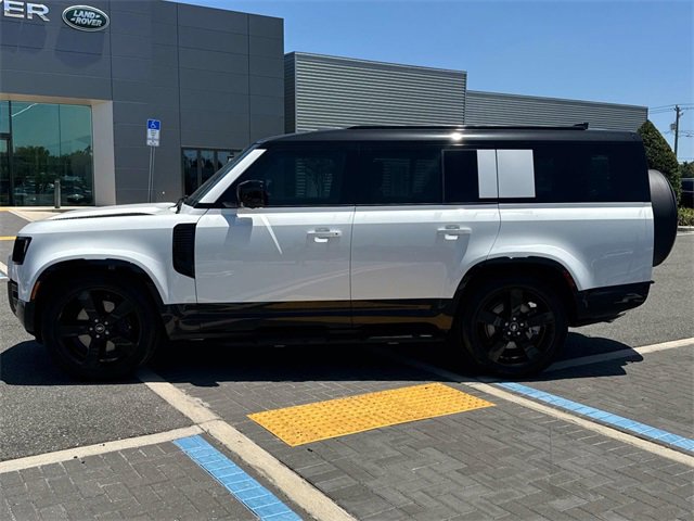 New 2025 Land Rover Defender 130 X-Dynamic SE image 2