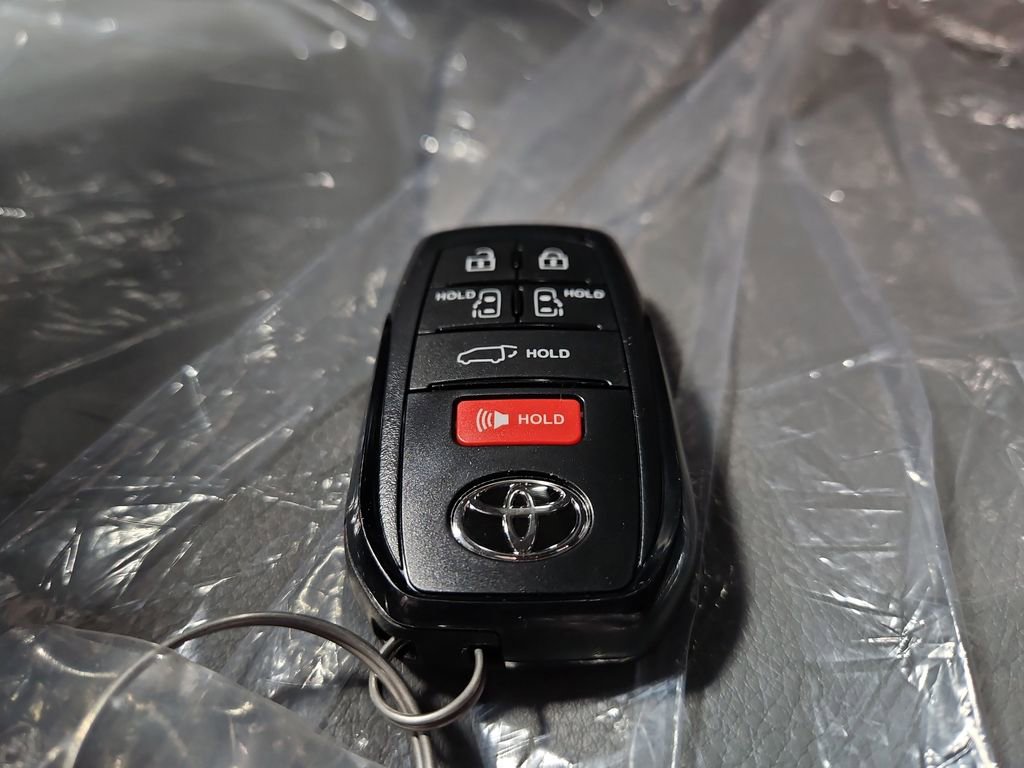 New 2026 Toyota Sienna XLE image 28