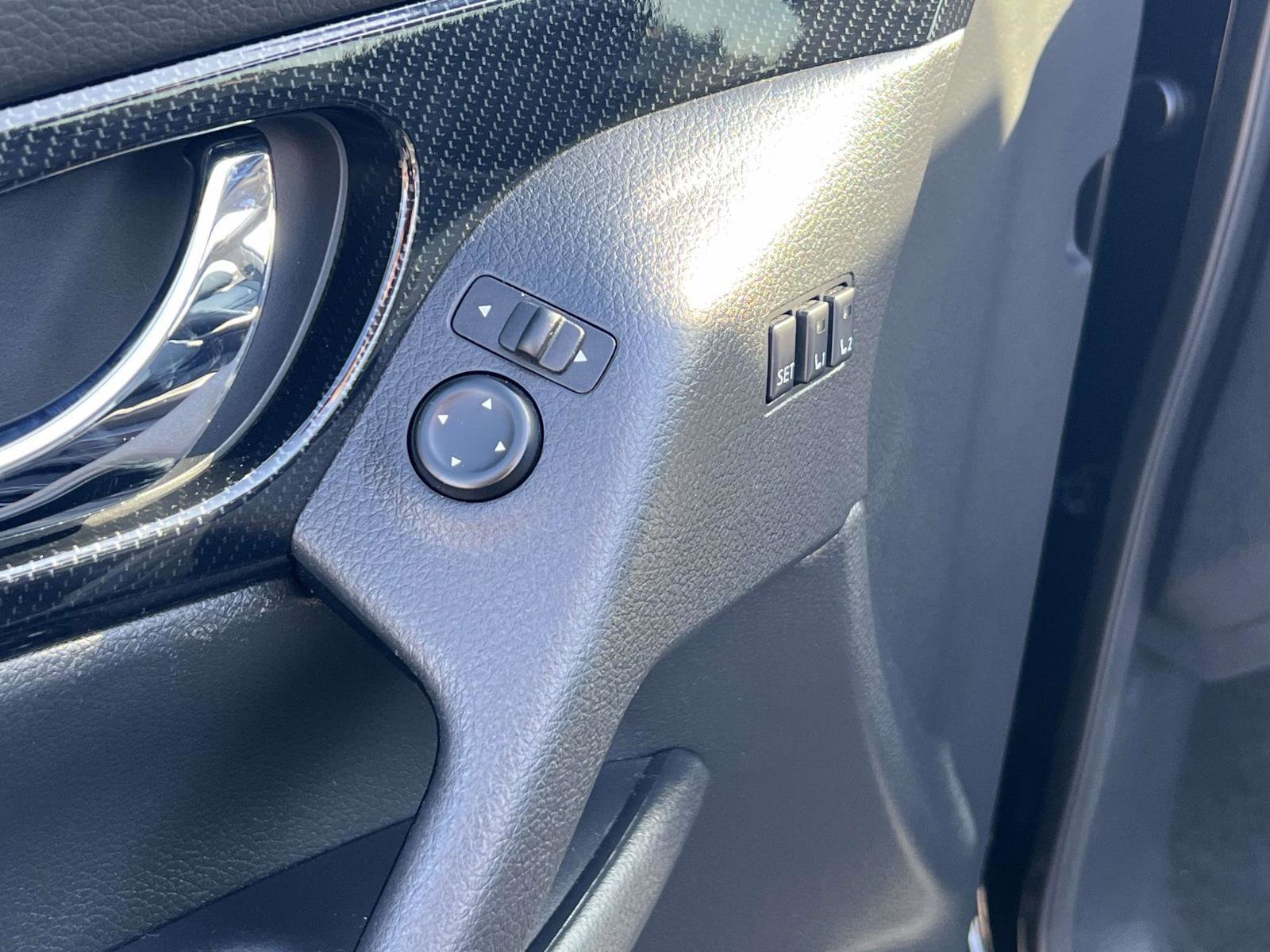 Used 2020 Nissan Rogue SL w/ Premium Package image 17