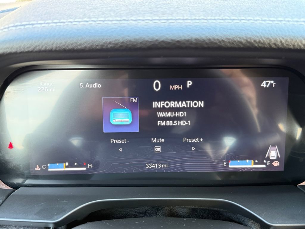 Used 2023 Jeep Grand Cherokee Limited w/ Luxury Tech Group II image 13