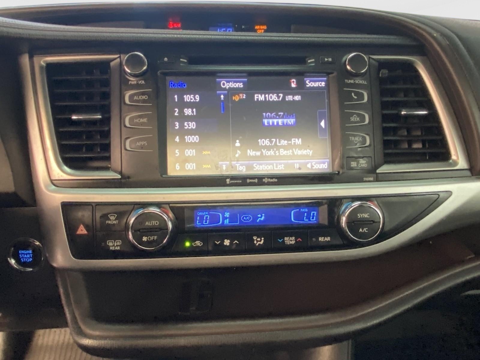 Used 2019 Toyota Highlander XLE AWD/4WD image 25