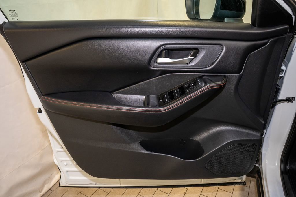 Certified 2025 Nissan Rogue SV image 12