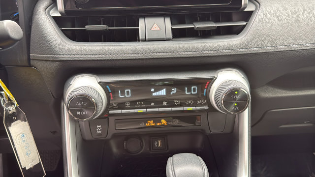 Used 2025 Toyota RAV4 LE AWD/4WD image 24