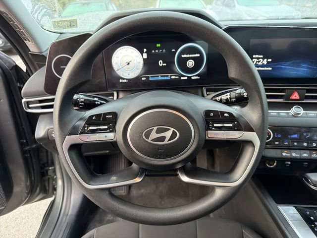 Used 2024 Hyundai Elantra SEL image 24