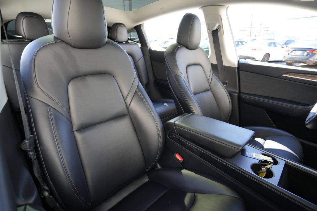 Used 2022 Tesla Model Y Long Range AWD/4WD image 32
