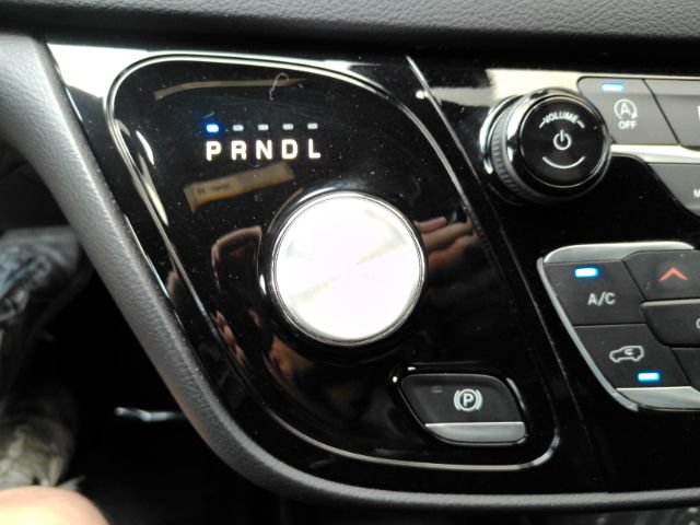Used 2025 Chrysler Pacifica Select FWD image 54
