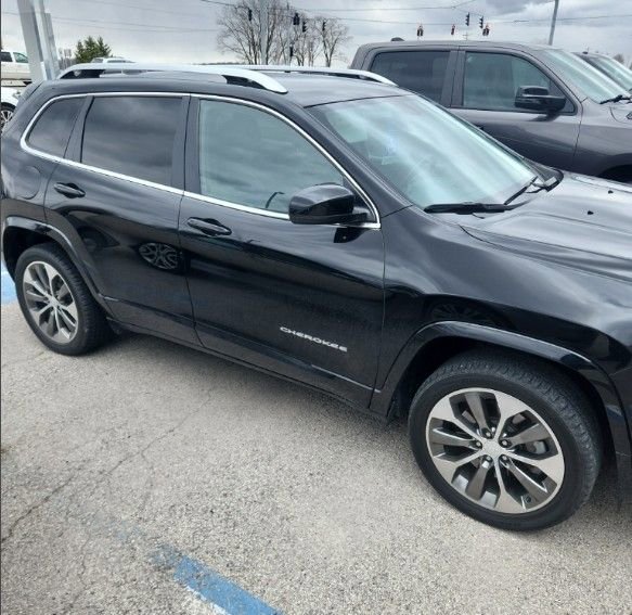 Used 2019 Jeep Cherokee Overland image 3