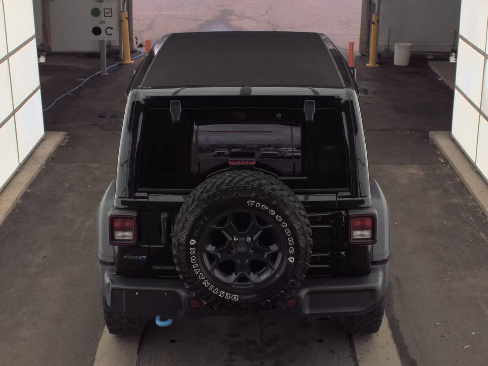 Used 2023 Jeep Wrangler Unlimited w/ Sun & Screen Package image 12