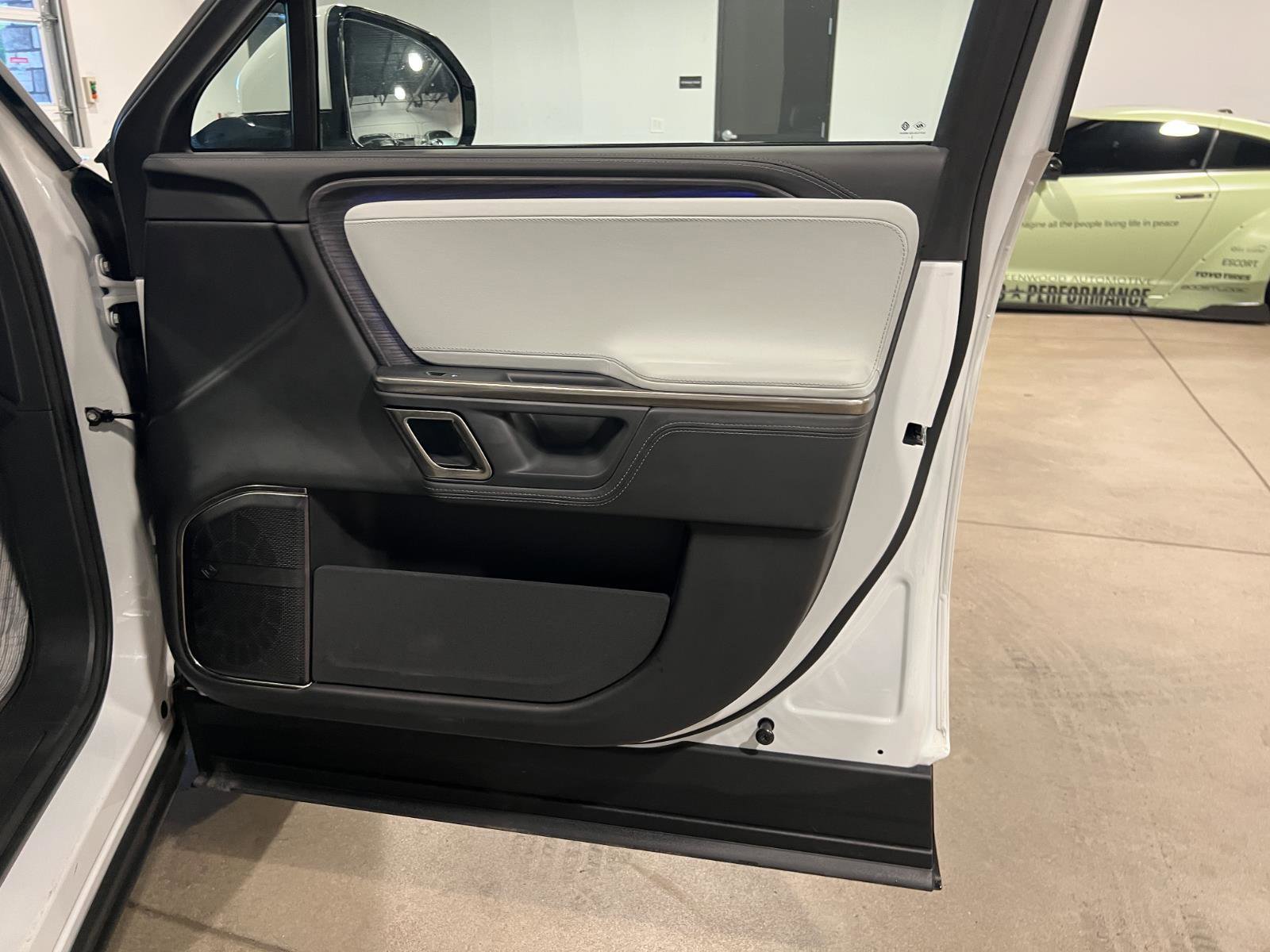 Used 2024 Rivian R1S Adventure AWD/4WD image 42