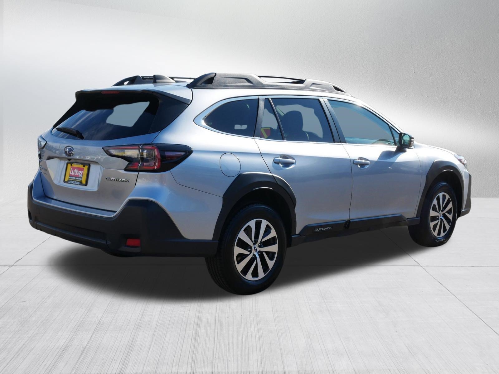 Used 2023 Subaru Outback Premium AWD/4WD image 7