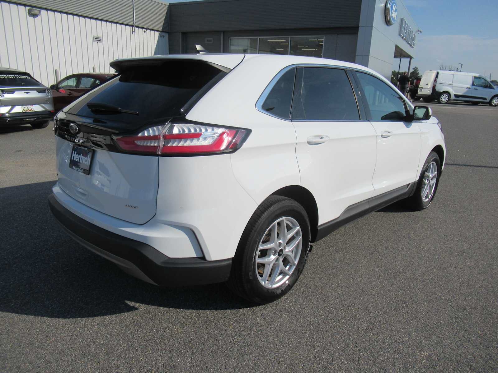Used 2024 Ford Edge SEL AWD/4WD image 5