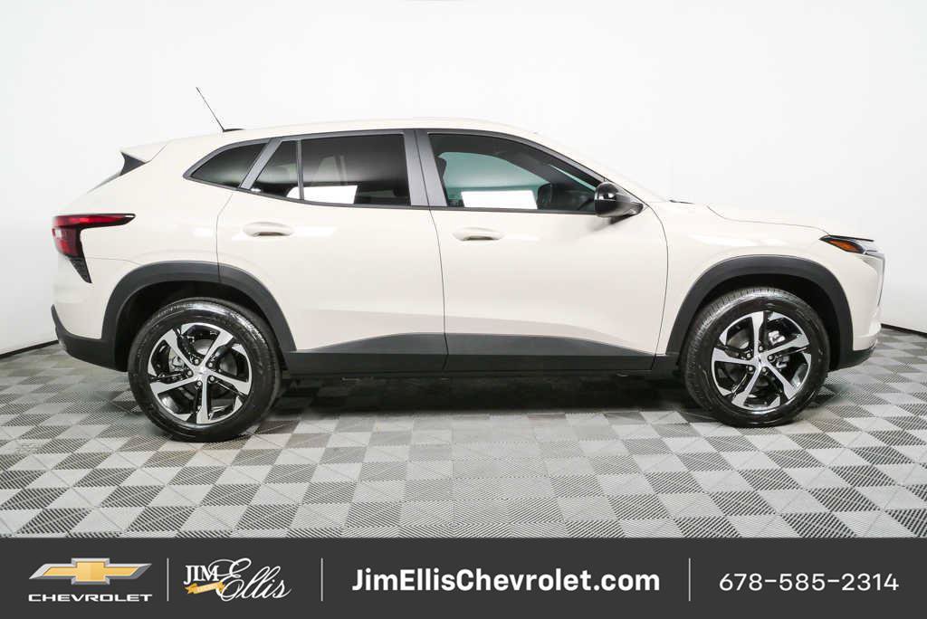 New 2026 Chevrolet Trax RS w/ Sunroof Package FWD image 2