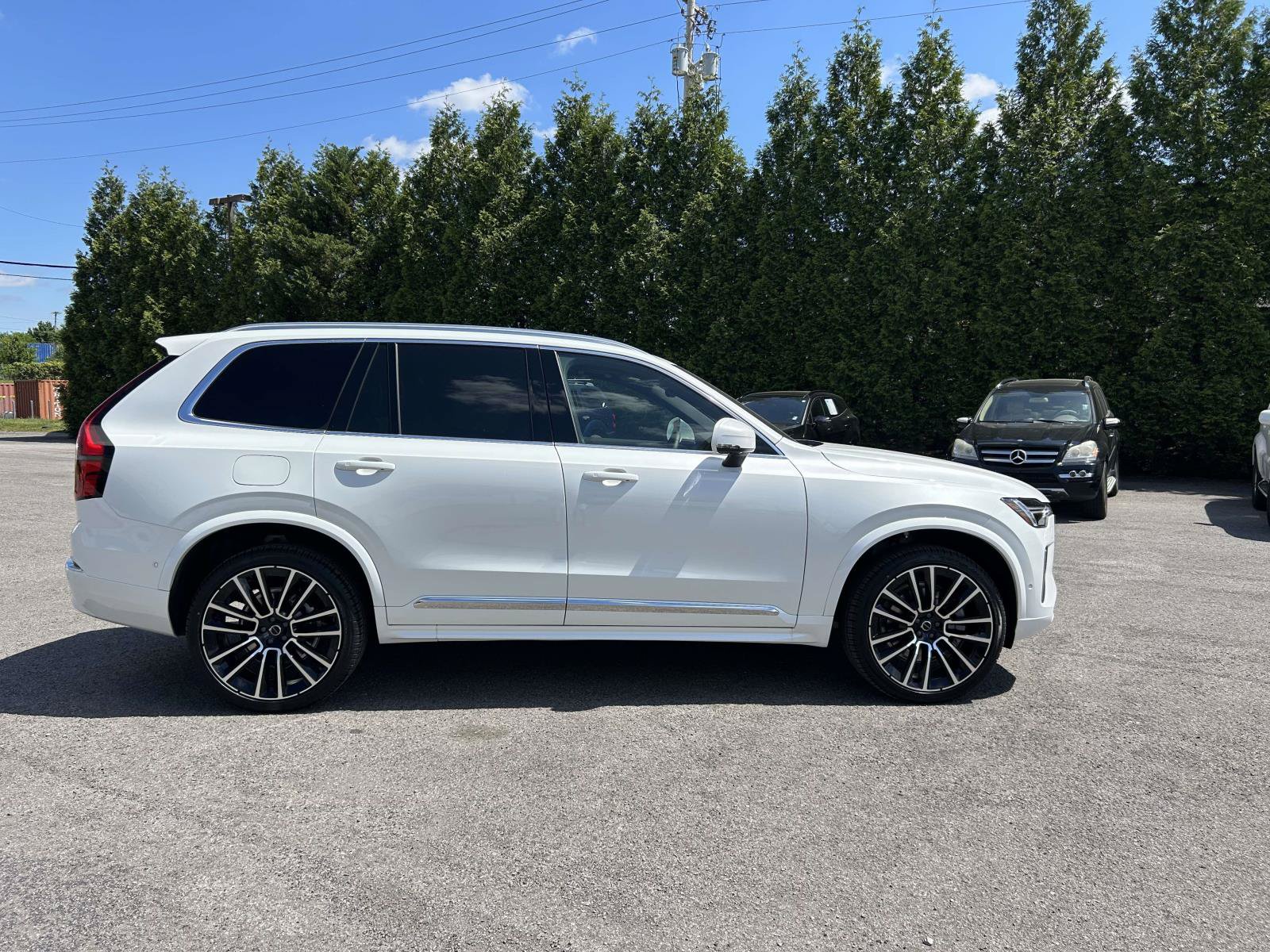 New 2026 Volvo XC90 B6 Plus w/ Protection Package Premier AWD/4WD image 2