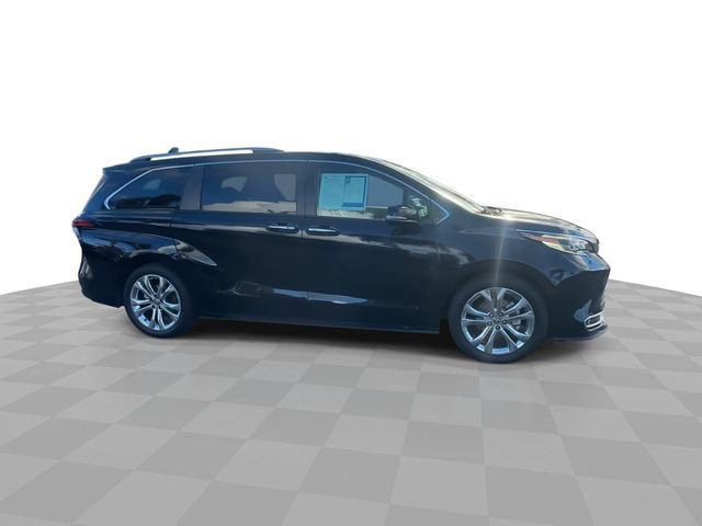 Used 2022 Toyota Sienna Platinum image 9