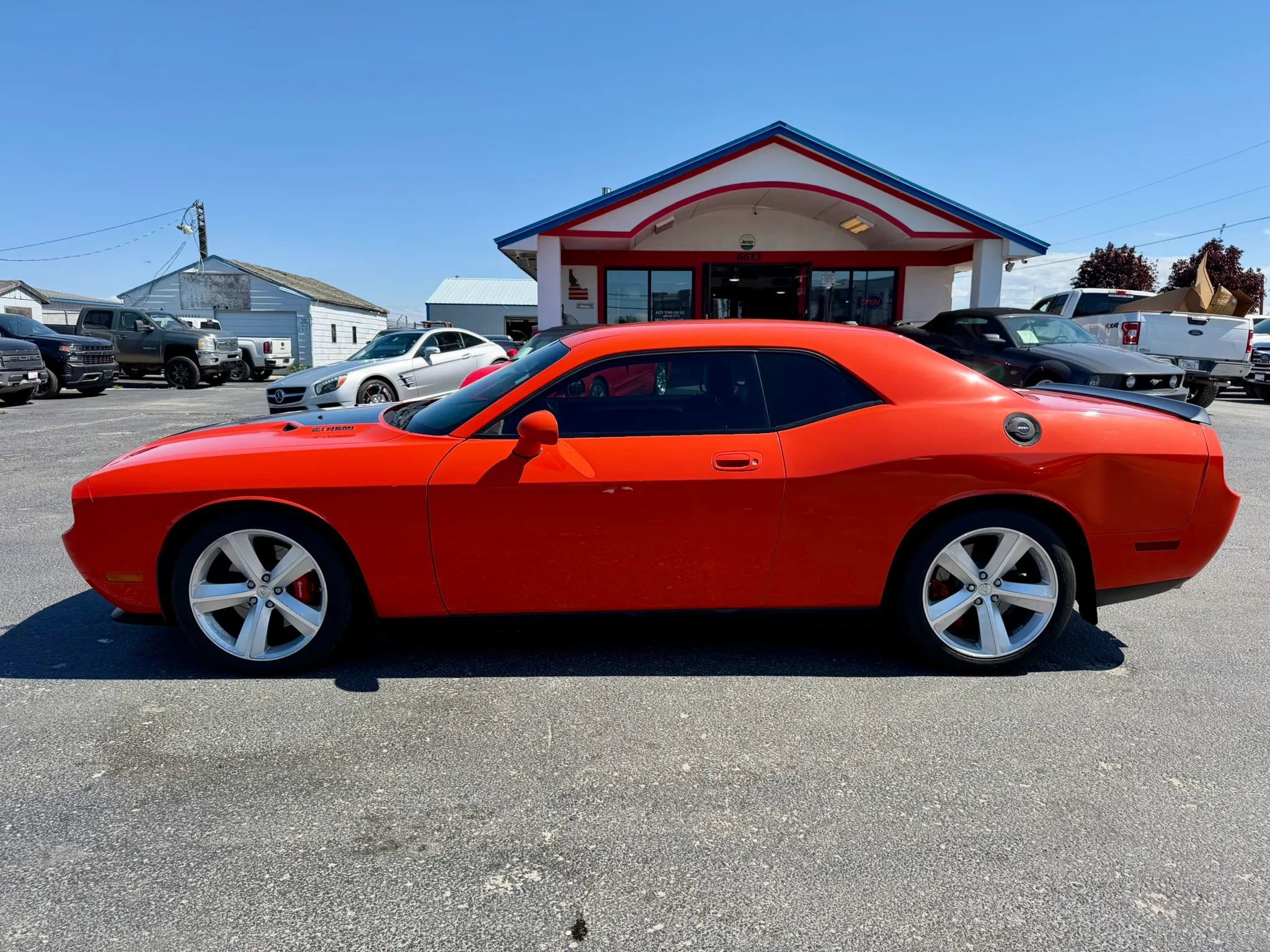 Used 2008 Dodge Challenger SRT8 RWD image 2