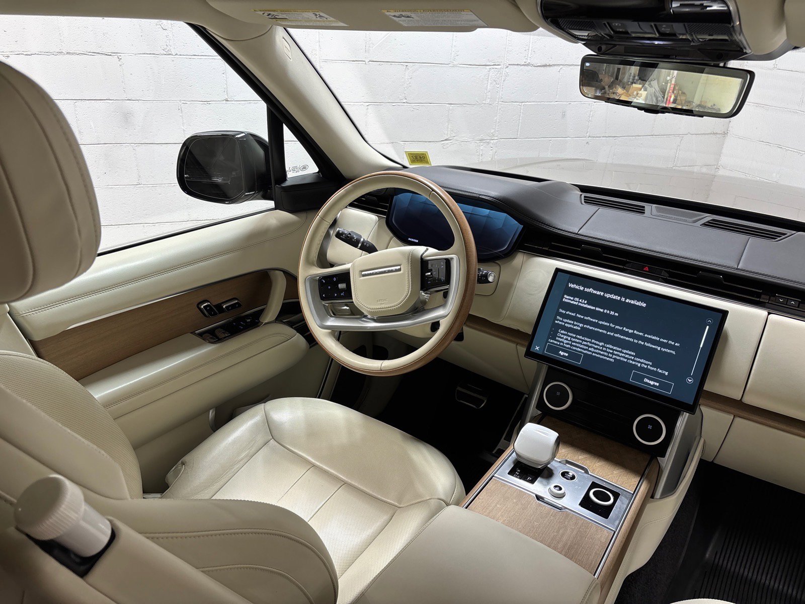 Used 2023 Land Rover Range Rover SV AWD/4WD image 34