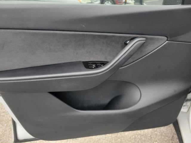 Used 2020 Tesla Model Y Long Range image 14