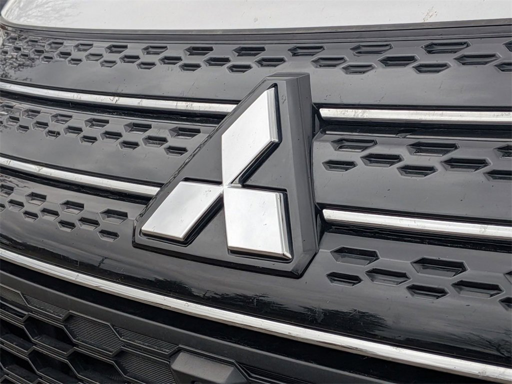 Used 2024 Mitsubishi Outlander SE image 9