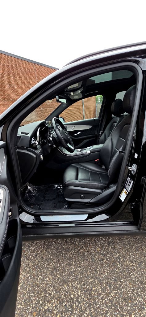 Used 2019 Mercedes-Benz GLC 300 4MATIC w/ AMG Line image 12