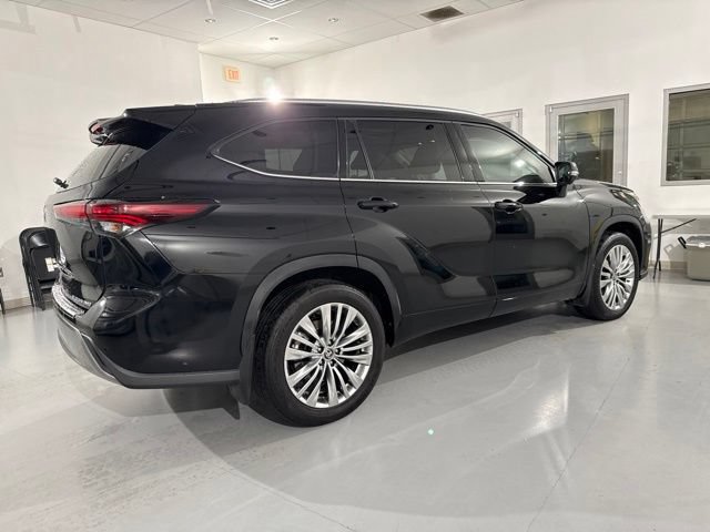 Used 2025 Toyota Highlander Platinum AWD/4WD image 15