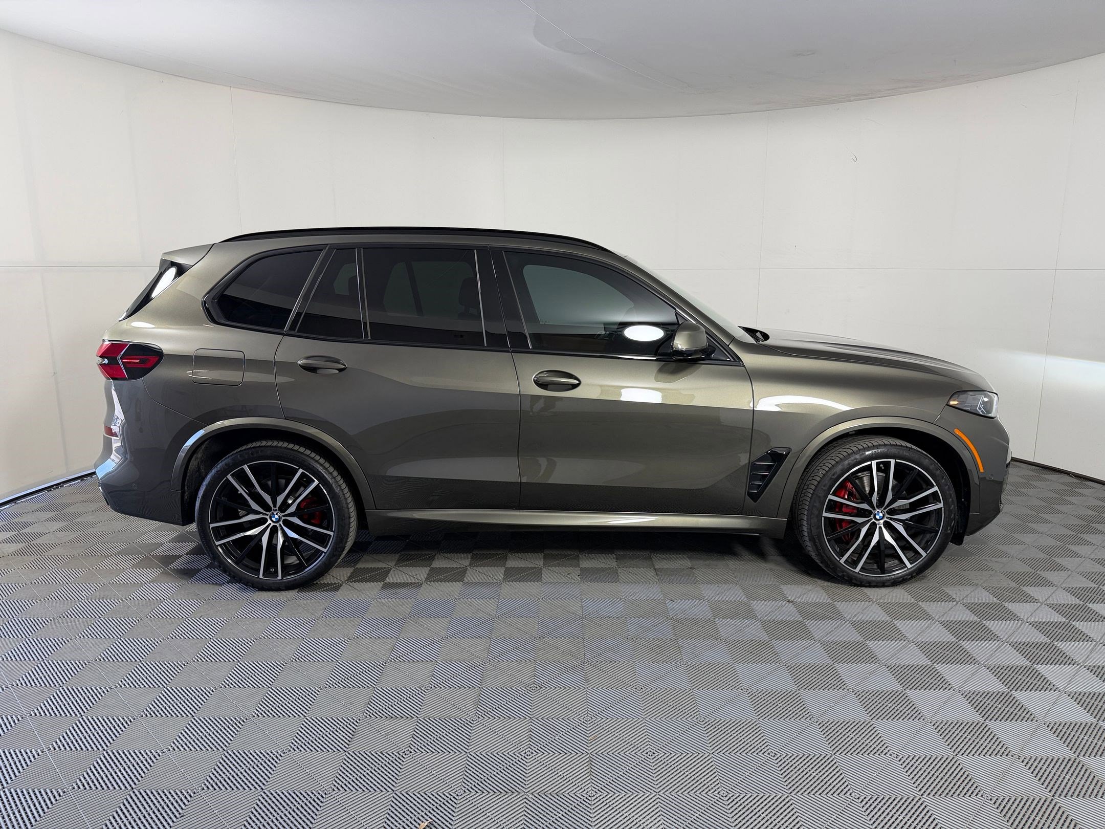 Used 2026 BMW X5 sDrive40i w/ M Sport Package RWD image 8