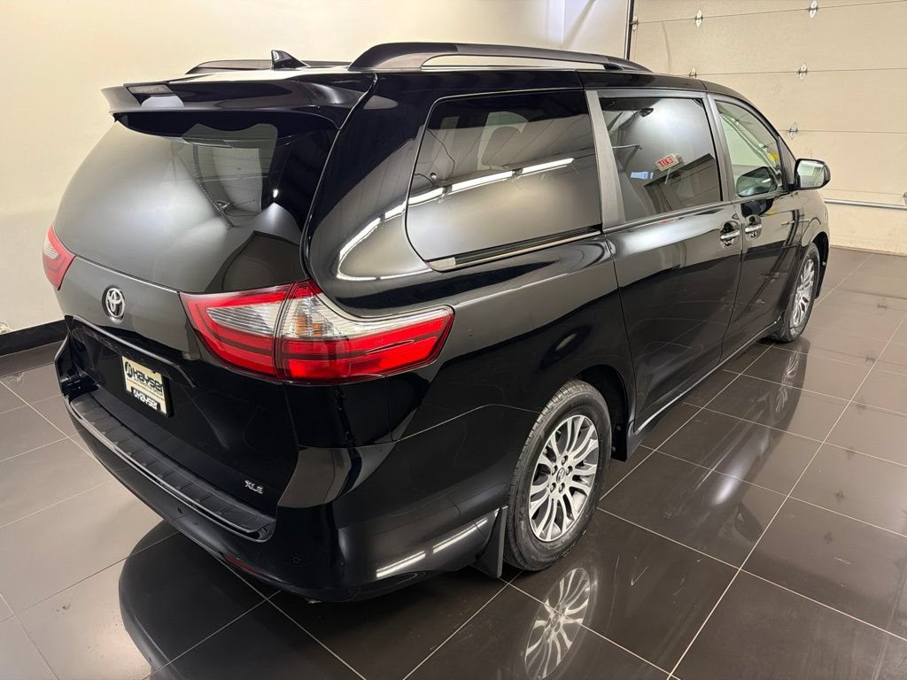 Used 2020 Toyota Sienna XLE Premium FWD image 6