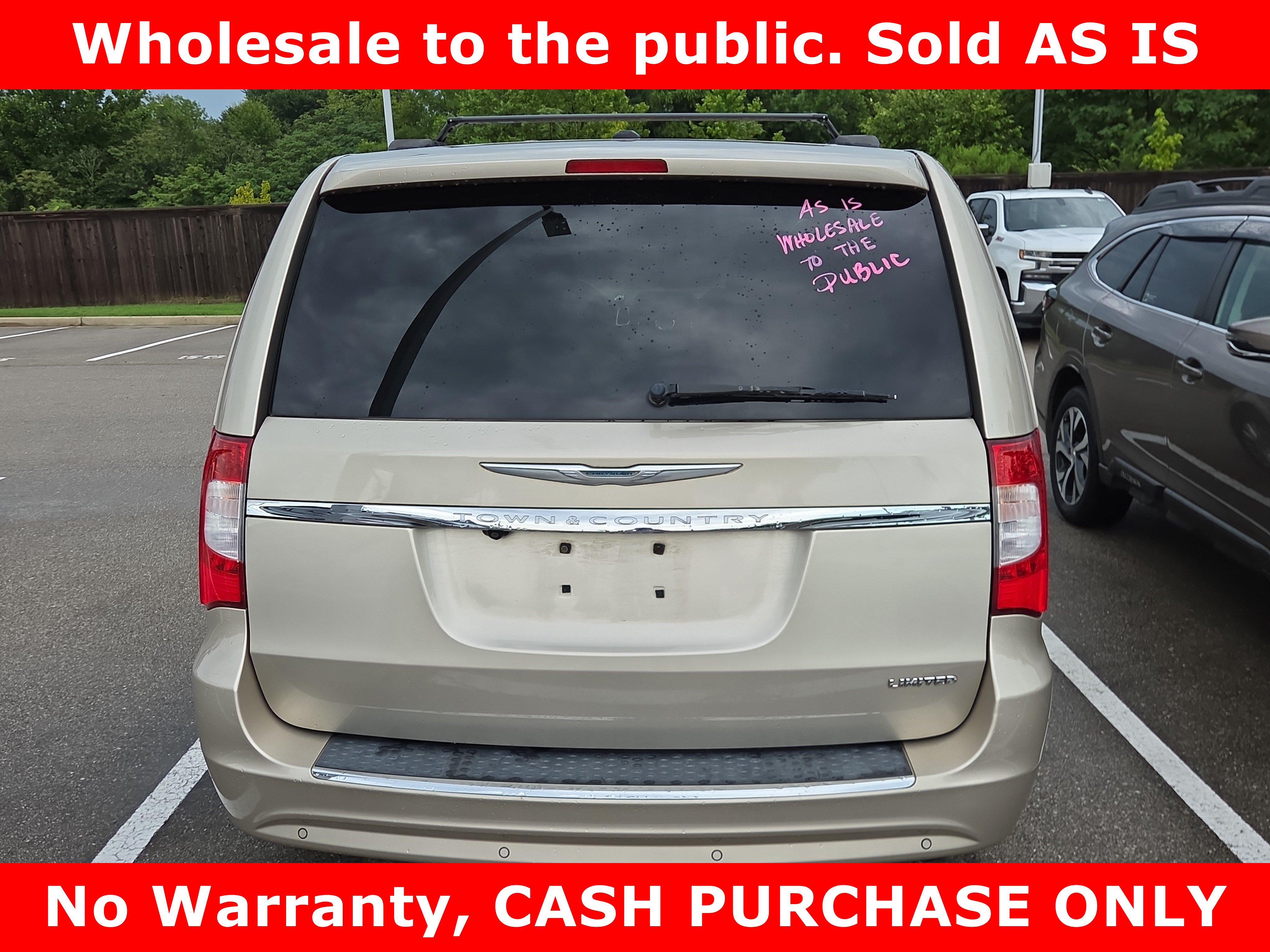 Used 2013 Chrysler Town & Country Limited FWD image 7