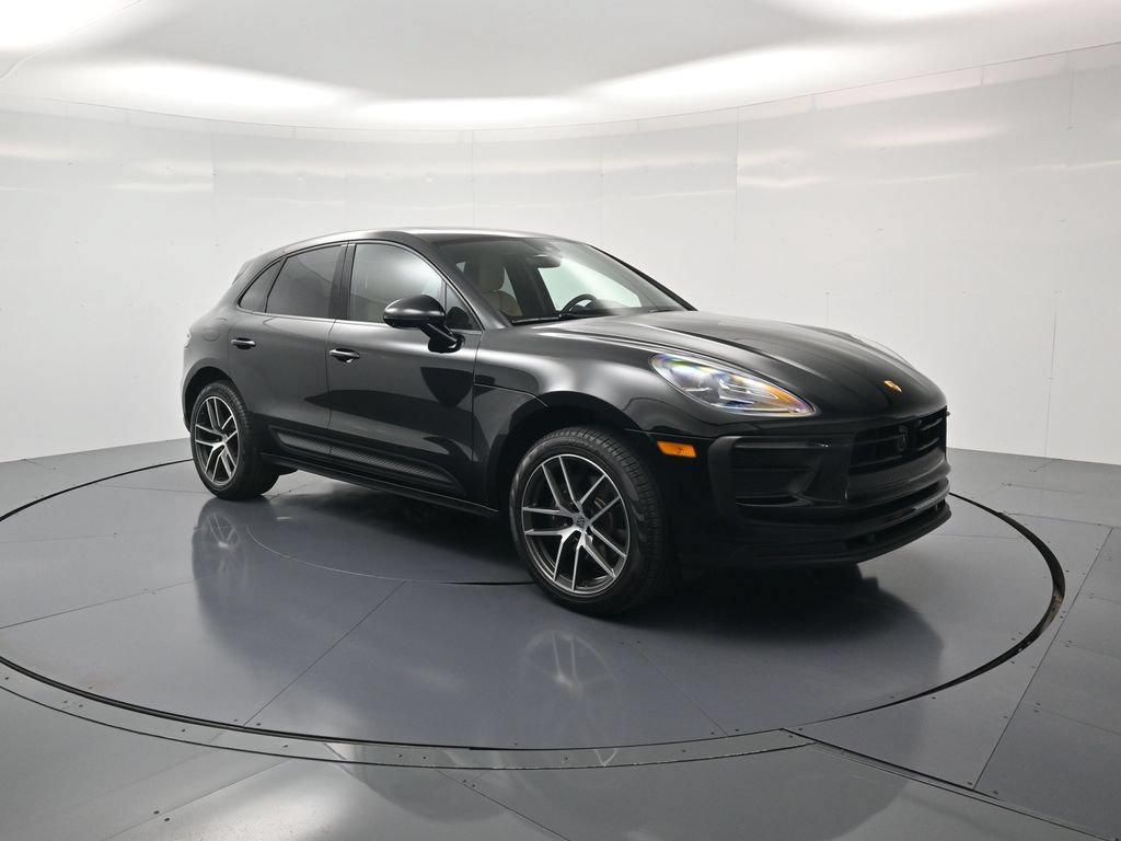 Certified 2026 Porsche Macan AWD/4WD image 32