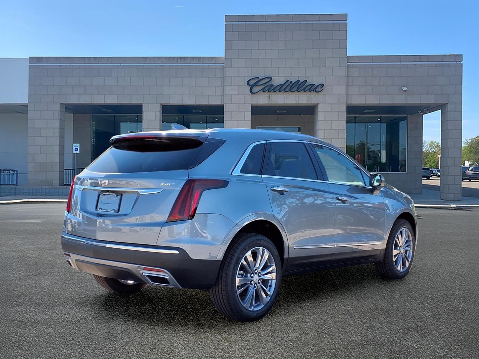 New 2026 Cadillac XT5 Premium Luxury w/ LPO, Floor Liner Package AWD/4WD image 4