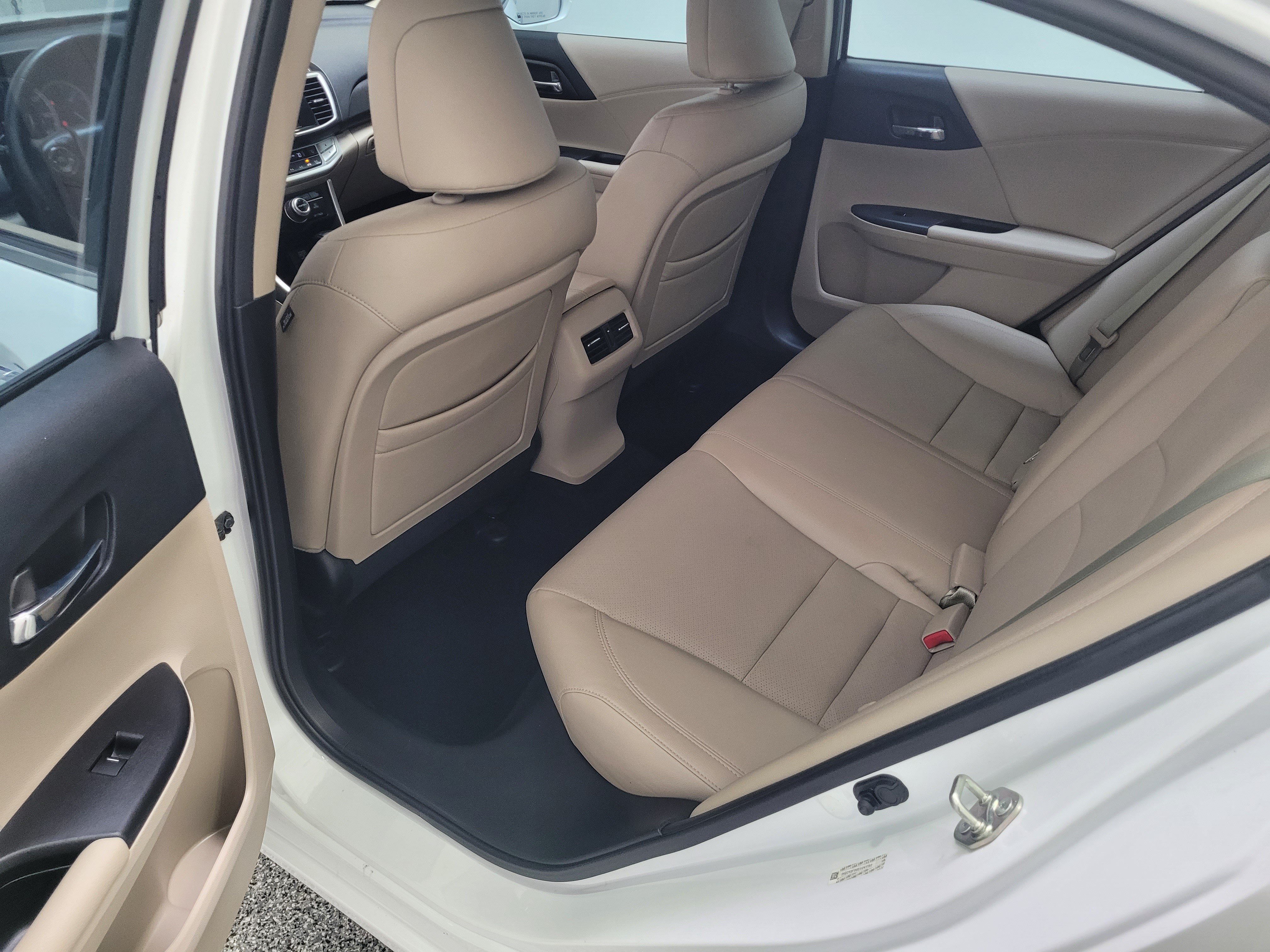 Used 2014 Honda Accord Touring image 7