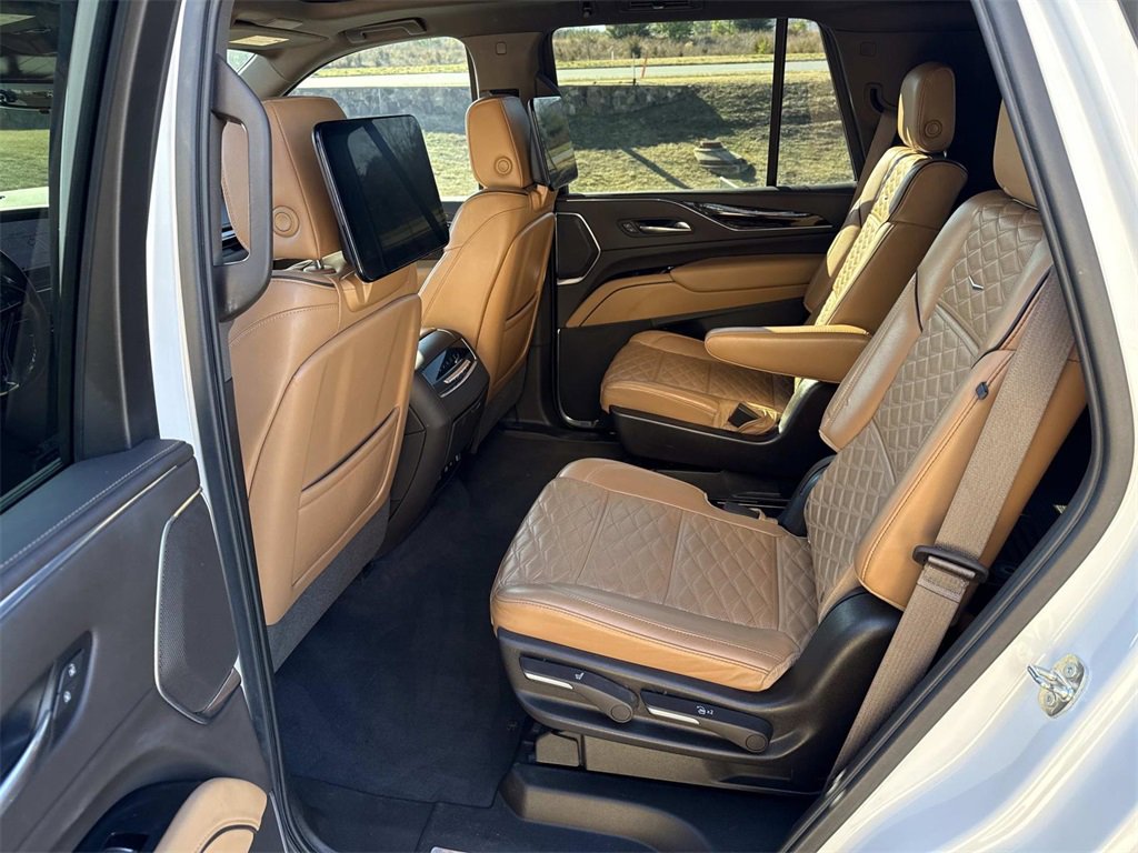 Used 2021 Cadillac Escalade Premium Luxury image 19