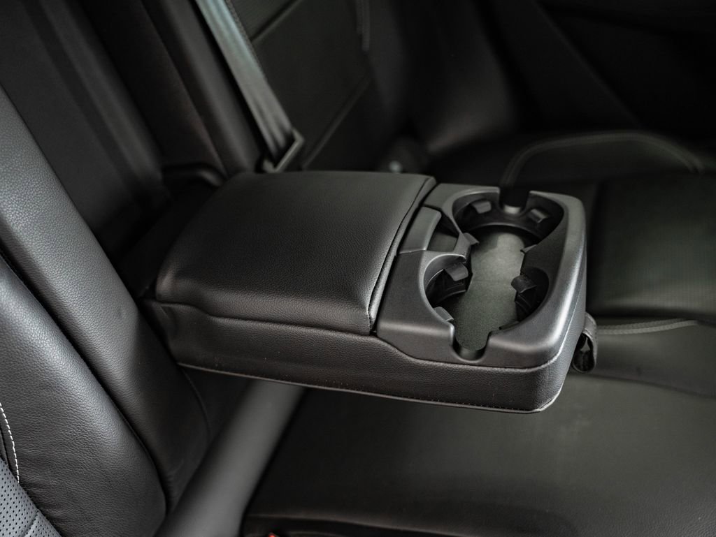 Used 2019 Jaguar E-PACE R-Dynamic SE image 45