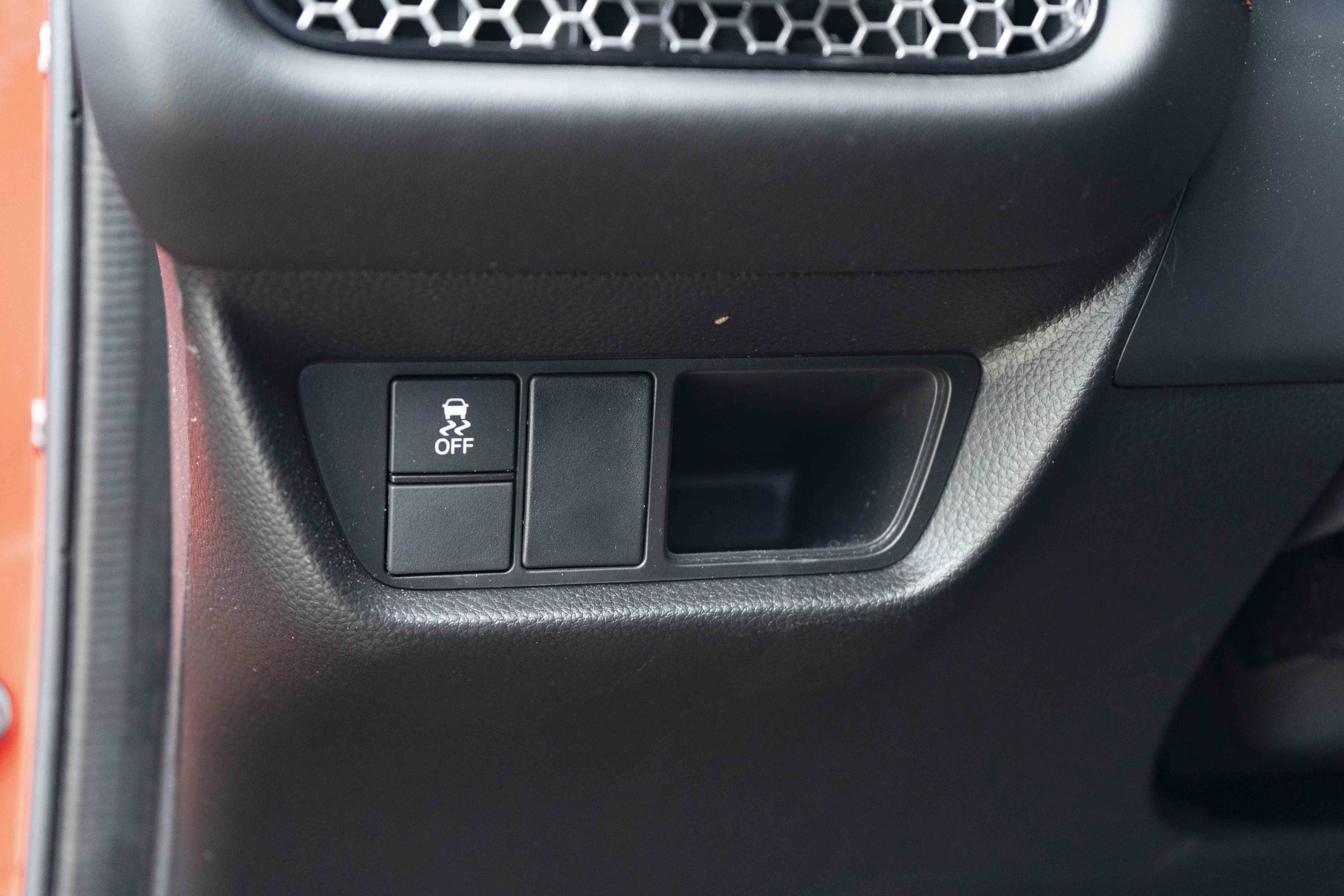 Certified 2025 Honda HR-V Sport image 40