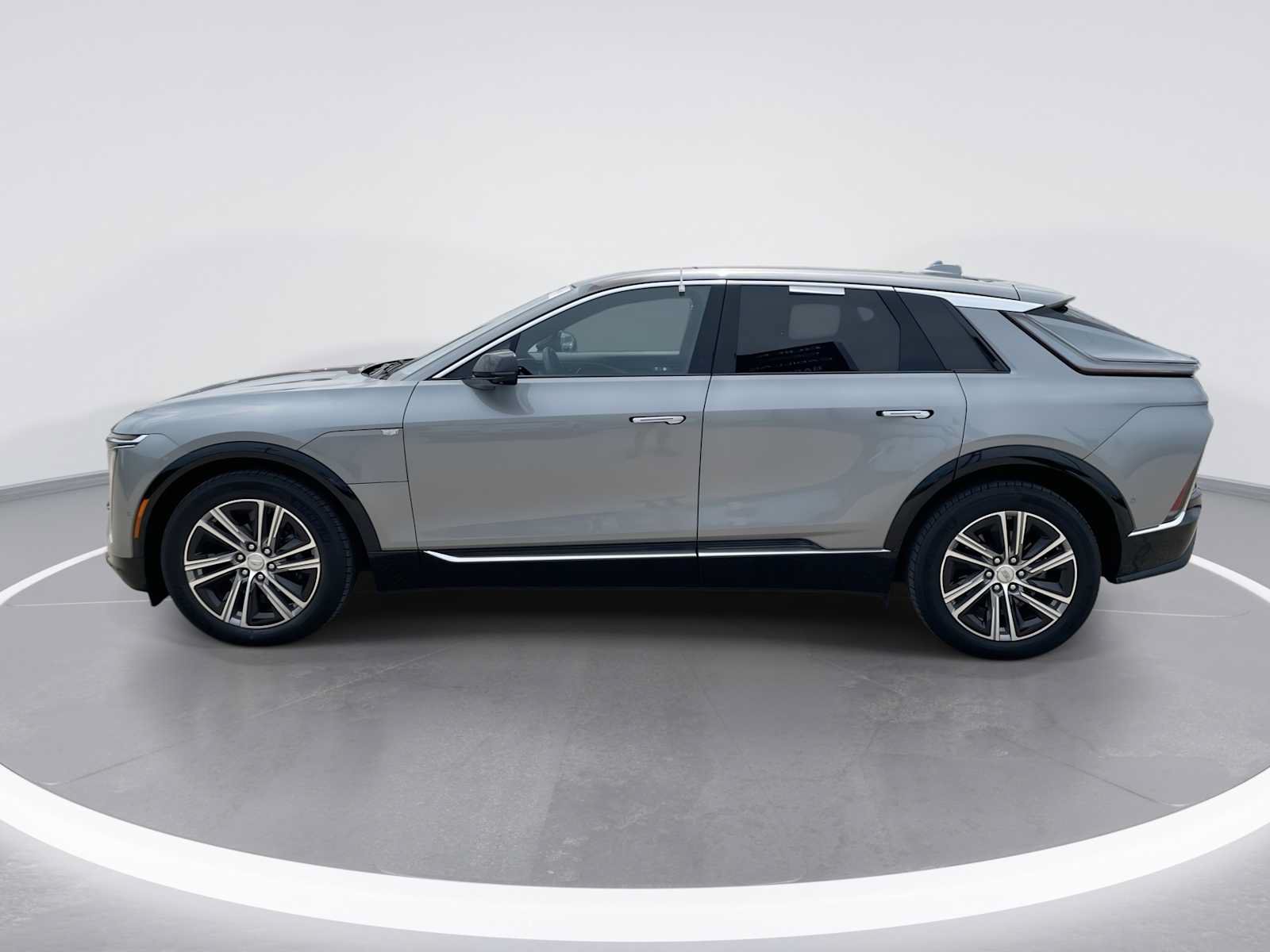 Certified 2024 Cadillac Lyriq Luxury AWD/4WD image 6