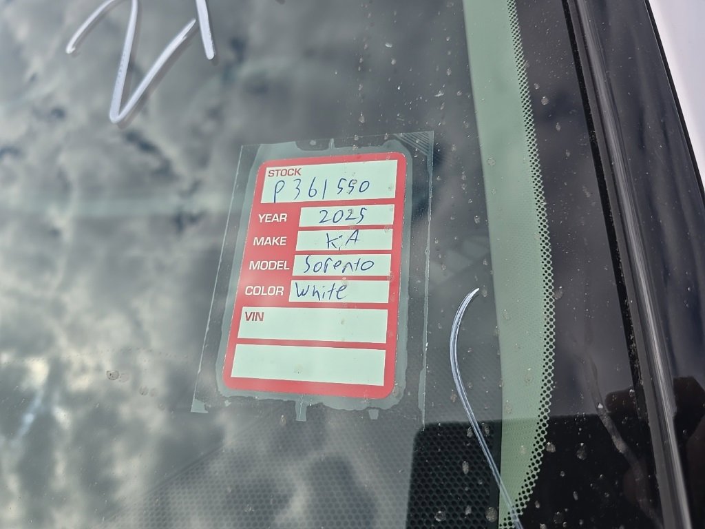 Certified 2025 Kia Sorento LX image 6