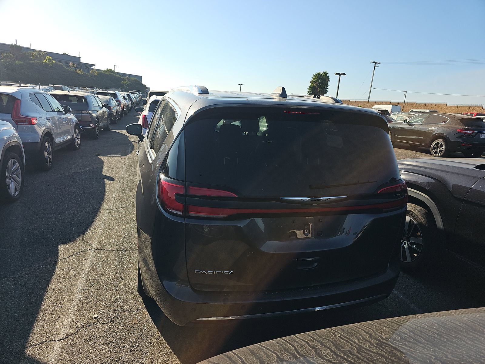 Used 2021 Chrysler Pacifica Touring-L image 8