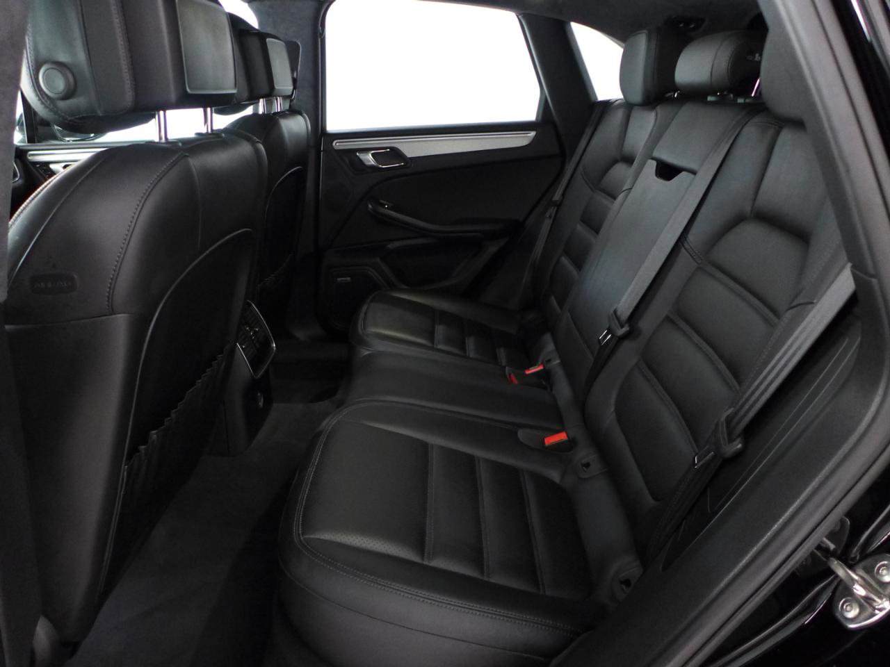 Used 2017 Porsche Macan Turbo AWD/4WD image 54