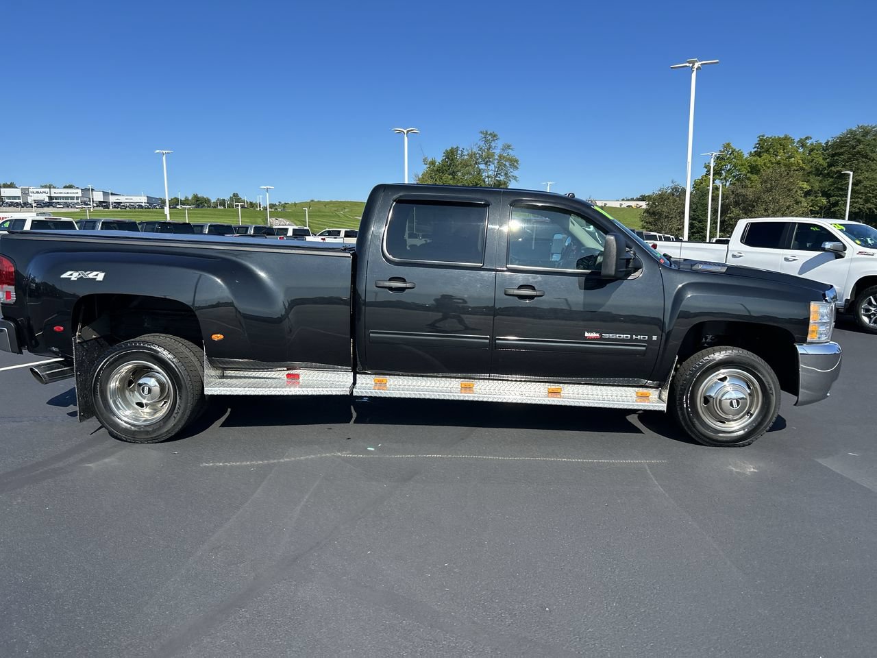 Used 2009 Chevrolet Silverado 3500 LT w/ Interior Plus Package AWD/4WD image 8