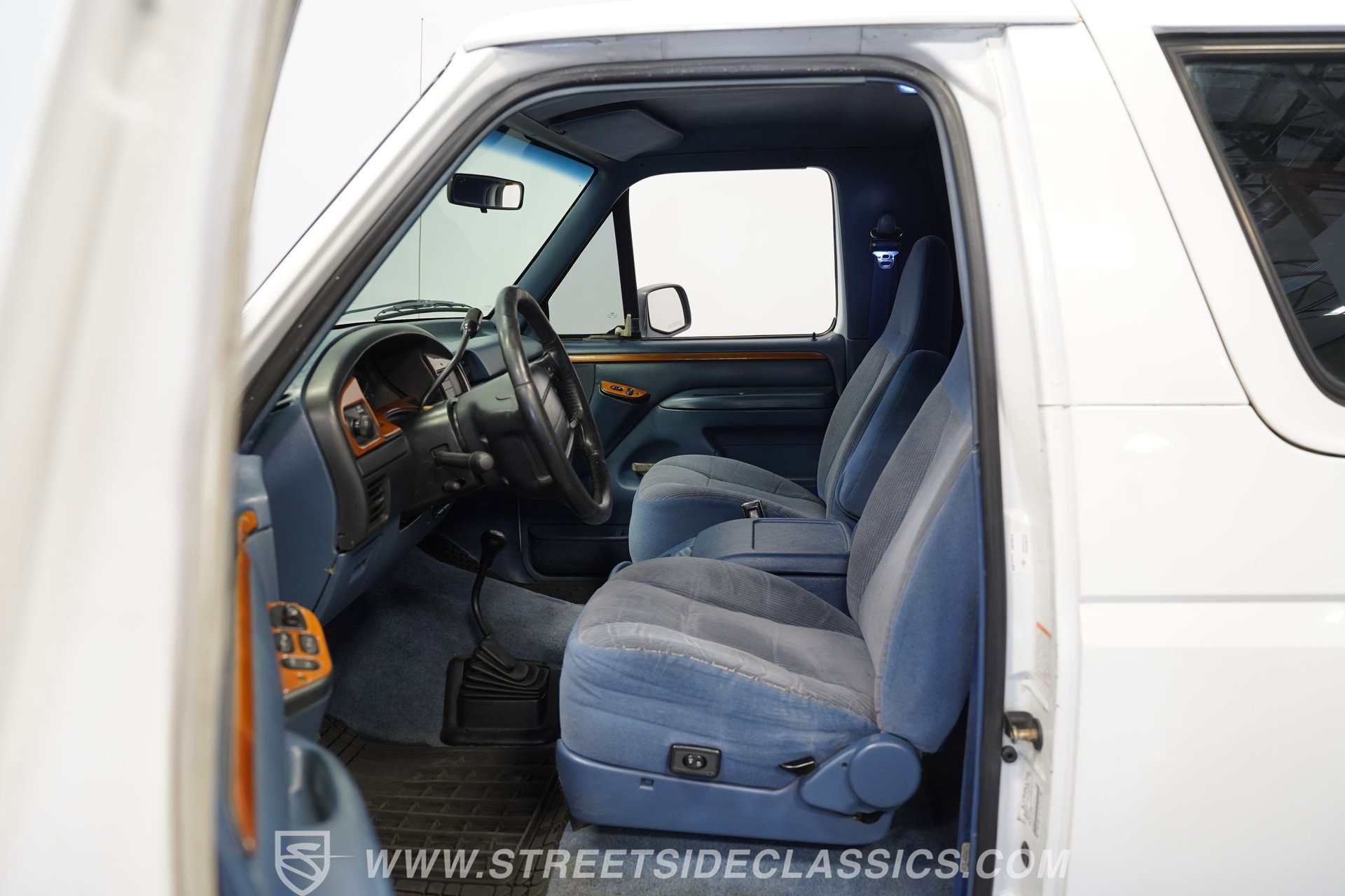 Used 1996 Ford Bronco XLT AWD/4WD image 3